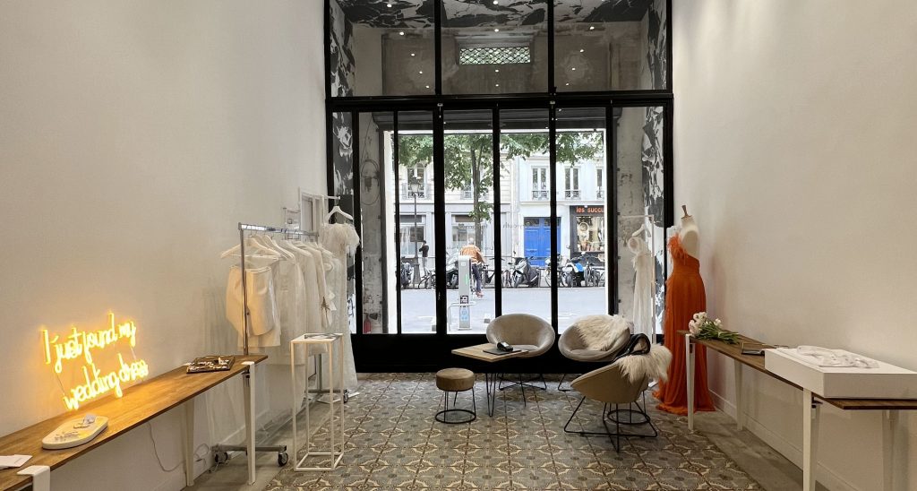 location showroom paris rue de turenne robes